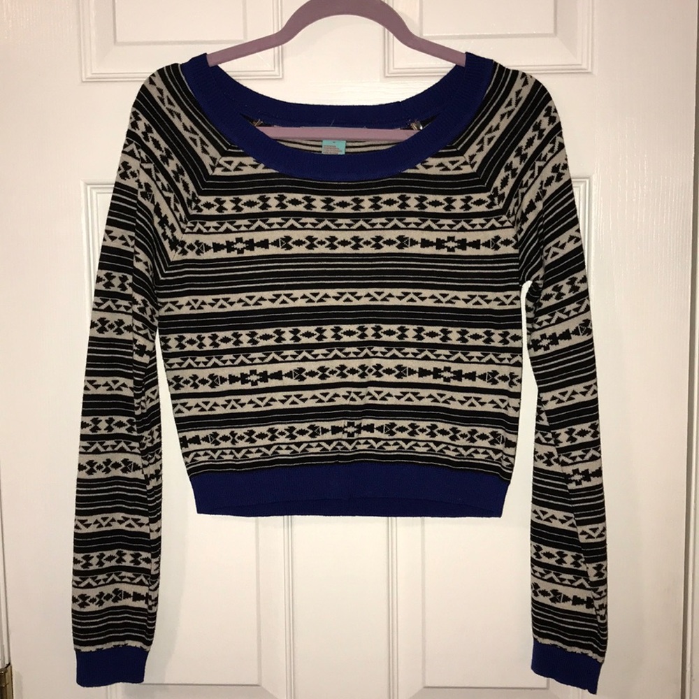 Crop top sweater.